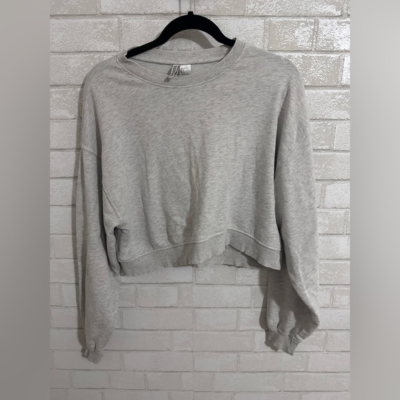 Divided H&M Gray Minimal Crop Sweatshirt Size L #1977 - Picture 4 of 6